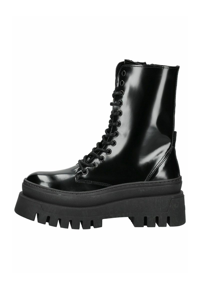 Botas de charol negras hasta la rodilla, con cordones, suela gruesa negra y un patrón de banda de rodadura prominente, que cuentan con ojales de metal y una lengüeta trasera.