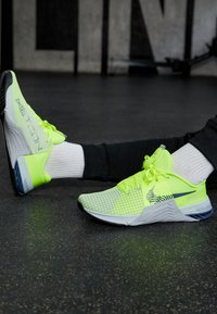 Nike Performance METCON UNISEX Training shoe volt/diffused