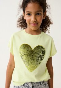 Next SEQUIN HEART- REGULAR FIT - T-shirt med print - lime green