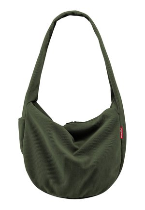 Borsa a tracolla in tessuto a coste verde oliva con una tracolla larga e una piccola etichetta rossa sul lato, dotata di chiusura con cerniera nella parte superiore.