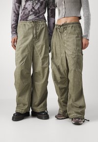 Jaded London WASH PARACHUTE UNISEX - Pantalon cargo - khaki oil