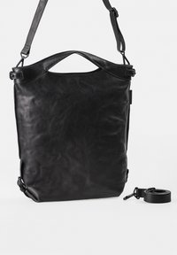Schwarze Lederhandtasche mit glatter Oberfläche, rechteckiger Form, Traggriff und verstellbarem Schultergurt. Besitzt ein minimales Design und keine sichtbaren Beschläge.