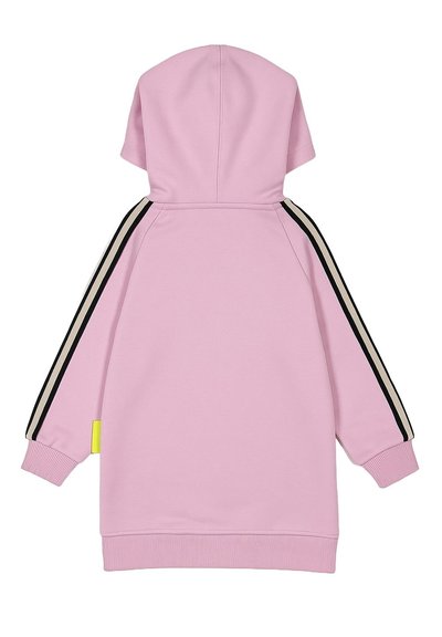 Felpa con cappuccio rosa con strisce nere e beige lungo le maniche, con polsini e orlo a coste, che presenta un accento giallo sul lato destro.