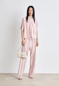 COACH HAMPTONS BAG - Rankinė - chalk