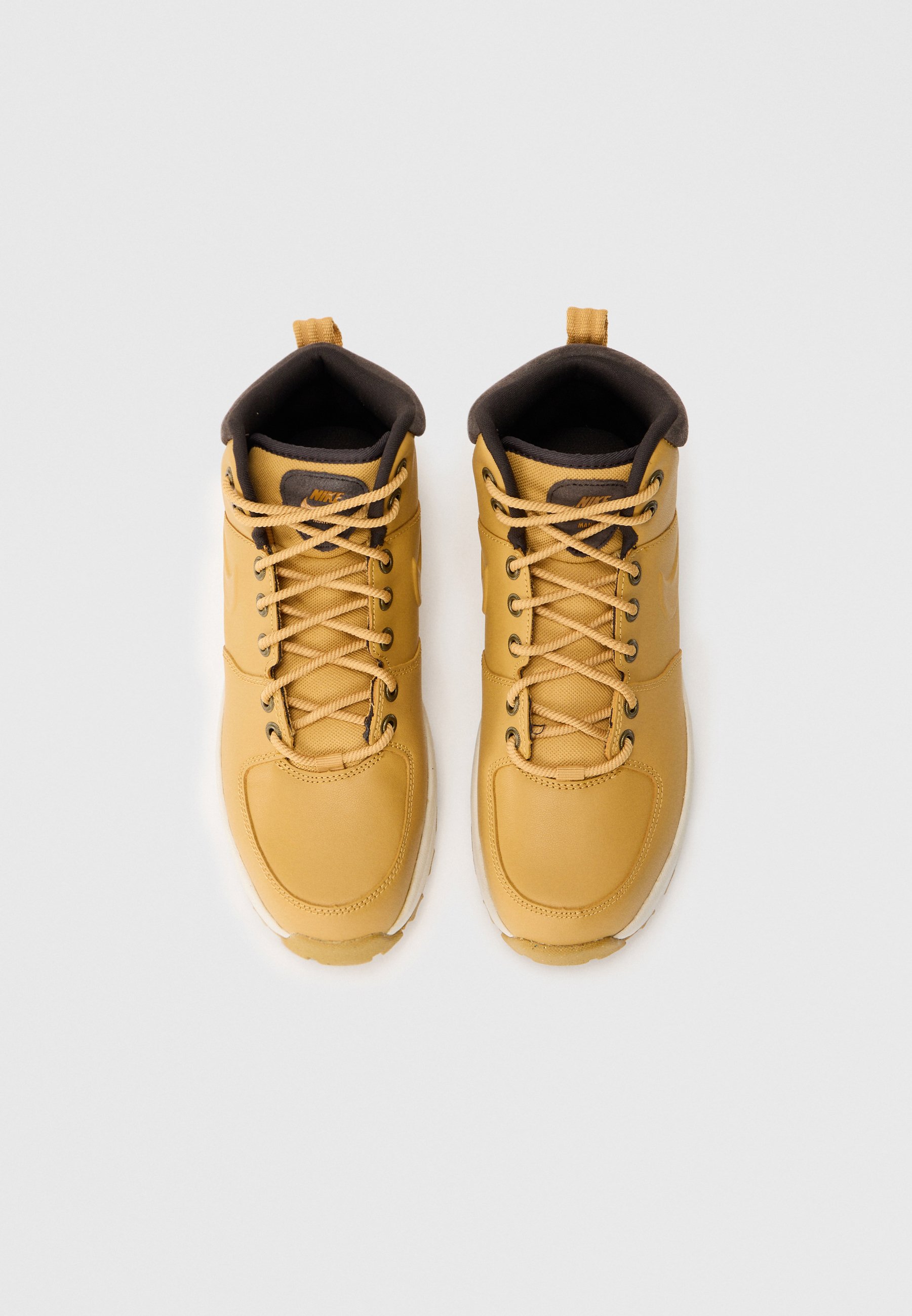 nike manoa boots tan