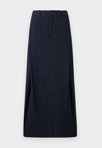Jupe longue bleu marine en tissu tissé, avec une coupe droite, des passants de ceinture et une fermeture éclair dissimulée. Lignes épurées et design minimal.