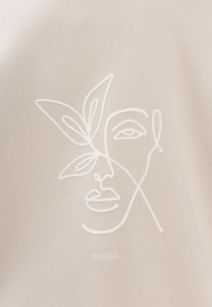 Tessuto beige con ricamo bianco che rappresenta un contorno facciale intrecciato con foglie, e il testo "MIRONS" in basso.