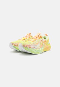 ASICS NOOSA TRI 16 - Hardloopschoenen voor op de weg - safety yellow/cool matcha