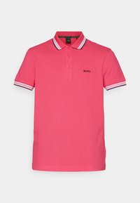 Polo rose à manches courtes pour homme avec col boutonné, bordure contrastante rayée blanche et noire, et petit logo "BOSS" sur la poitrine.