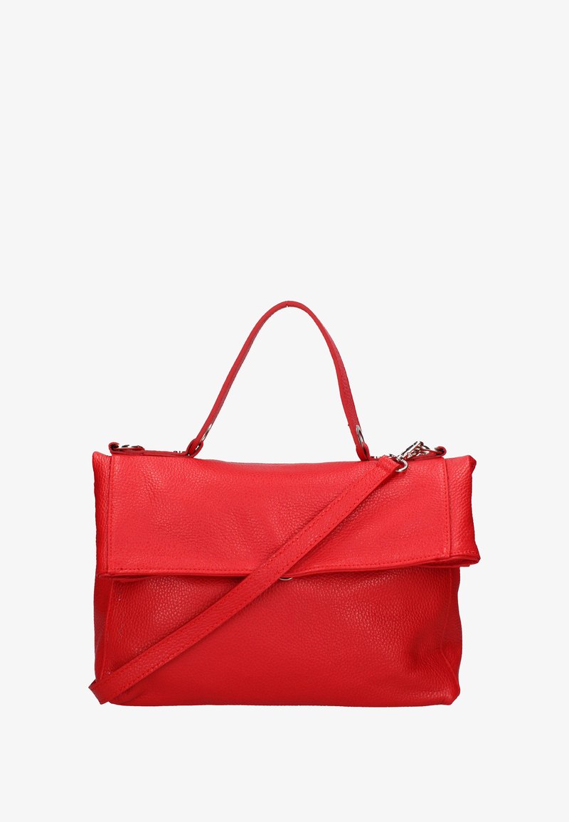 Rode leren handtas met een gestructureerd oppervlak, voorzien van een omslagflap, een handvat aan de bovenkant en een afneembare schouderriem.