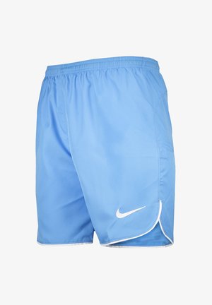 Shorts de sport bleu clair en tissu lisse, avec un logo Nike blanc en bas à gauche et une fente sur le côté pour la mobilité.