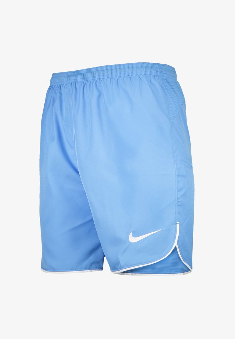 Shorts de sport bleu clair en tissu lisse, avec un logo Nike blanc en bas à gauche et une fente sur le côté pour la mobilité.