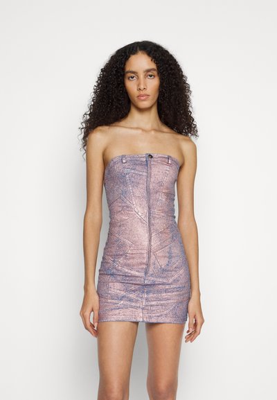 Sinead Gorey DISTRESSED PATCHWORK POCKET MINIDRESS WITH ZIP UP FRONT - Robe en jean - pink