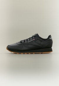 Nevybrané, core black/pure grey