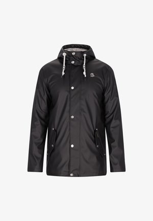 Zwarte waterdichte jas met een capuchon, drukknoopsluiting, twee voorke pockets en reflecterende accenten. Beschikt over een gladde, lichte textuur.