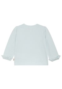 Hellblaues Langarmoberteil mit rundem Ausschnitt, gerafften Ärmelabschlüssen und glatter Textur. Verfügt über ein kleines Logo auf der Rückseite.