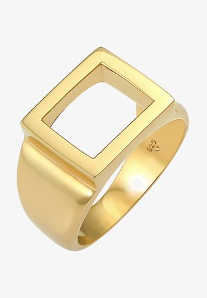 Guld ring med en firkantet udskæring i midten. Glat, skinnende overflade og en rund ræm. Mærket med "925", der angiver sterlingsølv.