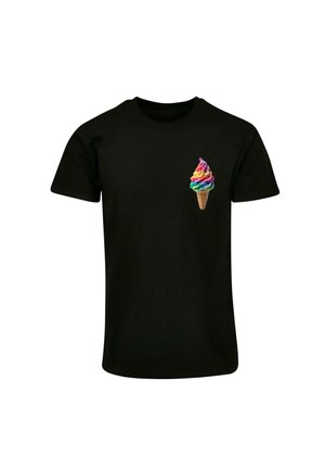 Svart bomulls T-skjorte med et fargerikt iskremkonisk grafikk på venstre bryst, med sveller av rosa, grønn og gul.