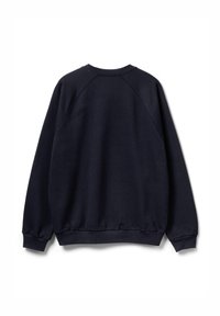 Jednoduchá tmavě námořnická mikina s kulatým výstřihem, zobrazena zezadu, s dlouhými rukávy a žebrovanými manžetami a lemem.