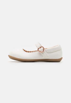 Ankle strap ballet pumps - white