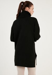 LELA Strickpullover - black