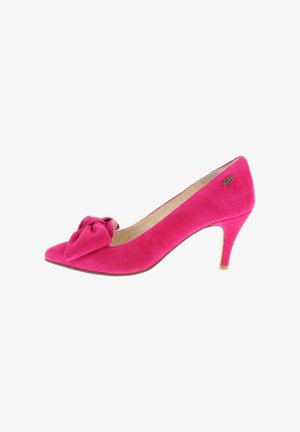 Knallpinker Wildleder-Pumps mit mittelhohem Absatz, großer Schleifendetail an der Spitze und einer kleinen metallenen Blumenverzierung in der Nähe der Ferse.