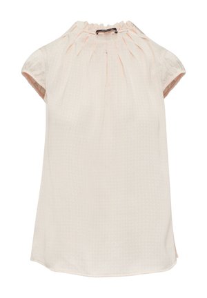 Lichtroze blouse met een hoge geplooide halslijn, korte mouwen en een subtiel geometrisch patroon. Stof: glad, lichtgewicht en iets doorschijnend.