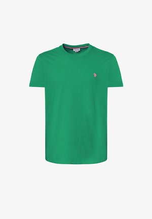 T-shirt in cotone verde con colletto rotondo, maniche corte e un piccolo logo ricamato in rosa sul lato sinistro del petto. Texture liscia, design casual.