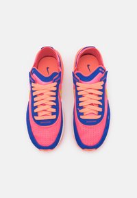 nike waffle one racer blue hyper pink w