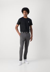 Lindbergh EMBROIDERY TEE - Camiseta estampada - space black