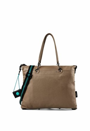 Borsa tote in pelle marrone texturizzata con doppi manici e tracolla nera staccabile con strisce verdi, mostrata su sfondo bianco.
