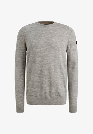 Šedý svetr s kulatým výstřihem a dlouhými rukávy, vyrobený z měkké látky. Má žebrované manžety a lem, minimalistický design bez viditelných vzorů.