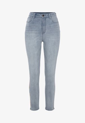 Lichtblauwe high-waisted jeans met een slim fit, voorzien van een knoopsluiting aan de voorkant, riemlussen en gestikte details langs de zijkanten.