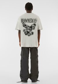MJ Gonzales FEARLESS FLIGHT - Tricou cu imprimeu - lightasphalt