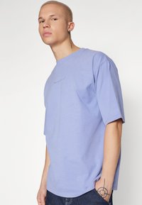 Oakley SOHO TEE - Pamata T-krekls - new lilac