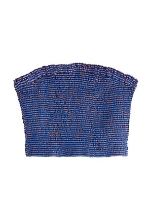 Blå og rød ternet smocket tube top med flæsete elastikkant, designet til en tætsiddende, stropfri stil.