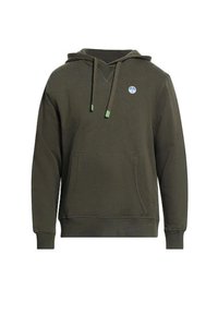 Felpa verde oliva realizzata in morbido tessuto, con tasca a marsupio, cordini regolabili e un patch rotondo con logo sul petto.
