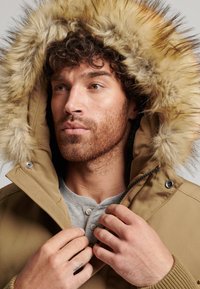 Superdry & Co EVEREST - Giacca invernale - sandstone