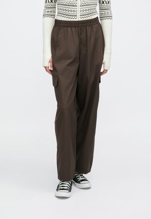 NMKIRBY BARREL PANTS - Hlačami s stranskimi žepi - chocolate brown