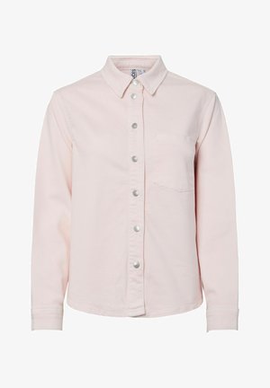 Lys rosa langermet skjorte med knapper, krage og enkelt brystlomme, vist mot hvit bakgrunn.