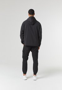 CLOSURE London Tunn jacka - black