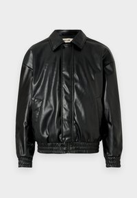 Černá bunda typu bomber z umělé kůže s límečkem, elastickým lemem a manžetami, a dvěma předními kapsami. Hladký, lesklý povrch.
