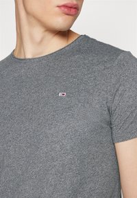 Tommy Jeans JASPE C NECK  - Basic T-shirt - new charcoal