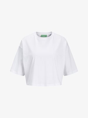 Balts īss T-krekls izgatavots no kokvilnas, ar īsām piedurknēm un apaļu kaklu. Zaļa etiķete iekšpusē ar redzamu zīmola nosaukumu.