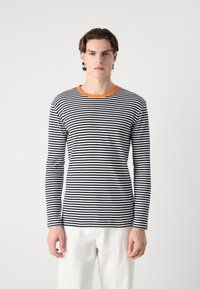 Mads Nørgaard TOBIAS - Pikkade varrukatega topp - white black