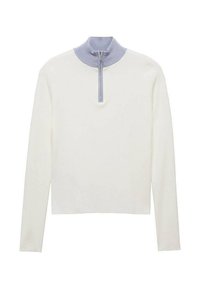 Witte lange mouwen top met een lichtblauw ribgebreid opstaande kraag en een halve rits aan de voorkant. Eenvoudige ontwerp en een gladde textuur.