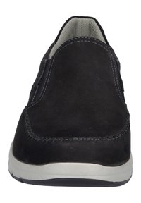 Sort slip-on sko lavet af ruskind med hvid syning, rund tå og en struktureret gummisål. Har en blød indvendig foring.