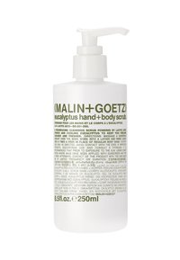 Weiße zylindrische Flasche mit Pumpspender. Das Etikett zeigt grüne Schrift, die die Anwendung des Produkts beschreibt. Enthält 250 ml Eukalyptus-Hand- und Körperpeeling.