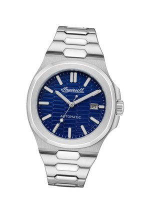 Montre en acier inoxydable avec un bracelet en maillons hexagonaux, cadran bleu texturé, index horaires en argent et affichage de la date à 3 heures.