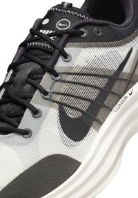 Nike Sportswear LUNAR ROAM - Tenisice - summit white black lt smoke grey-black sail lt smoke grey